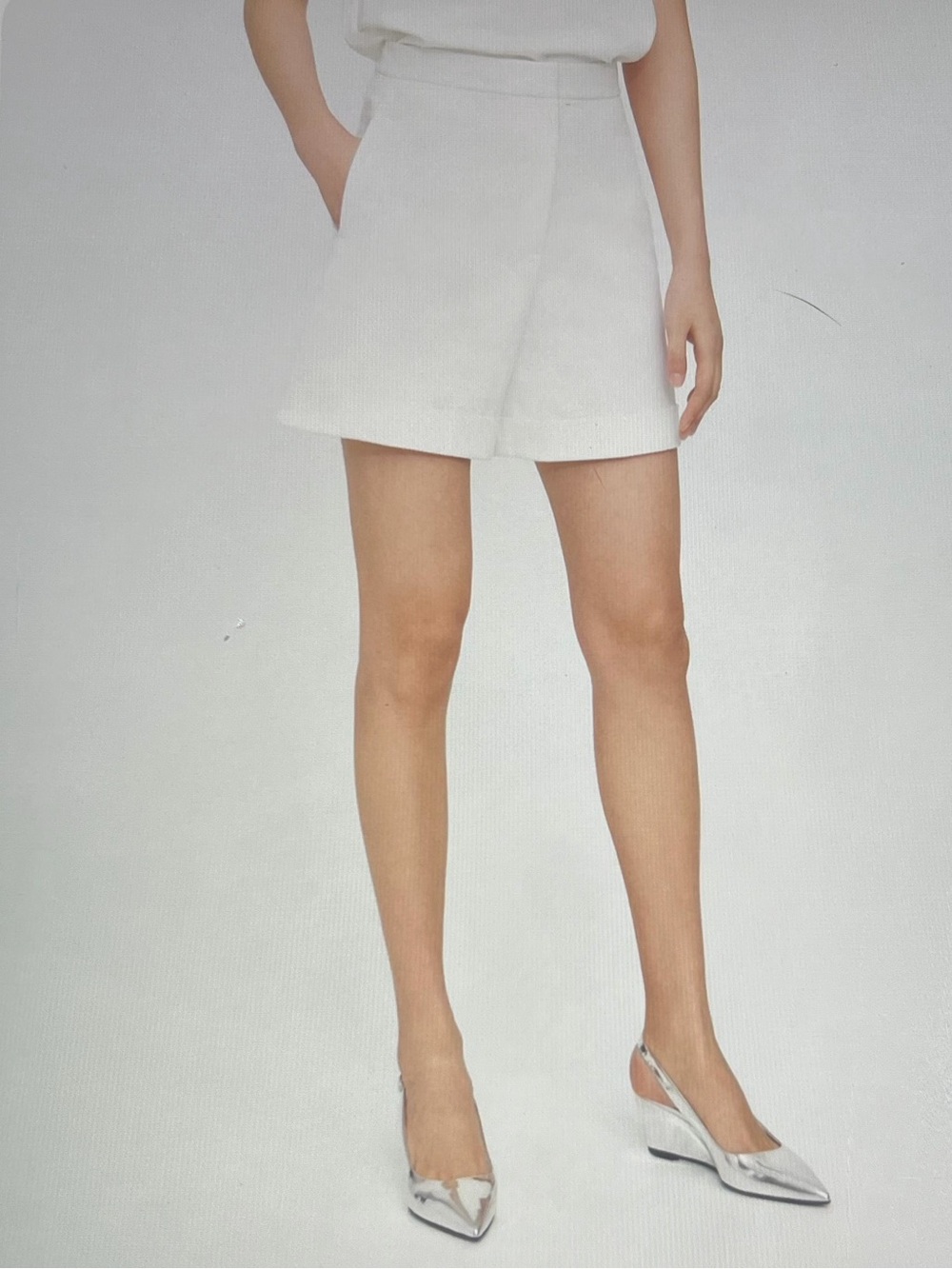 Theory White Cotton Cuffed Shorts and Vest in Pique